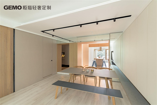定制衣柜到頂設(shè)計到底好不好？